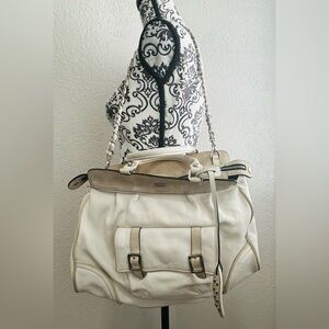 Be & D shoulder bag chain strap and studded luggage tag White leather